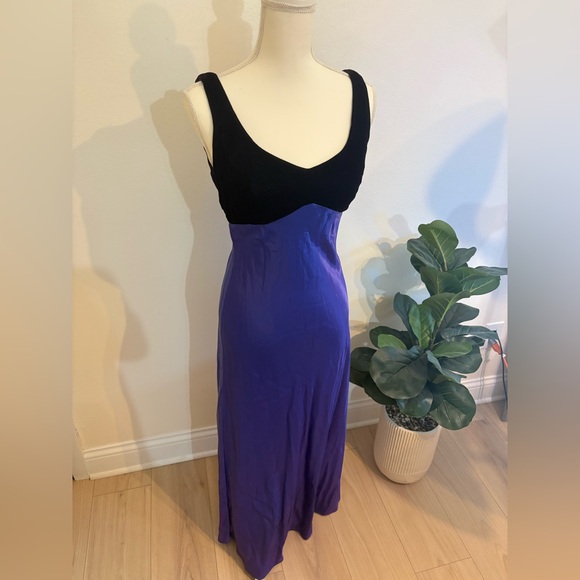 Vintage classic Blue and Black Dress, lace detail back - Picture 3 of 11